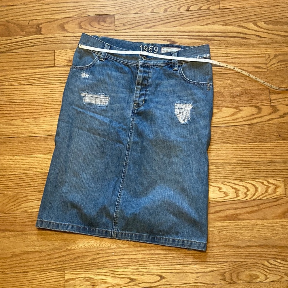 Gap denim  distressed 1969 size 12 skirt
